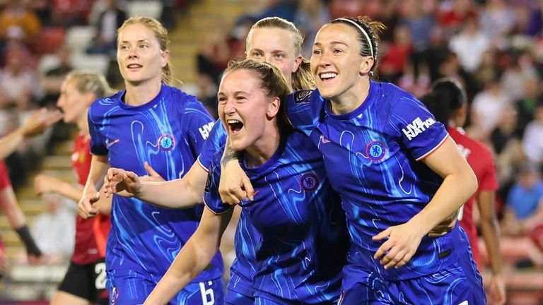 Chelsea celebrates the goal of Lucy Bronze in Man Utah