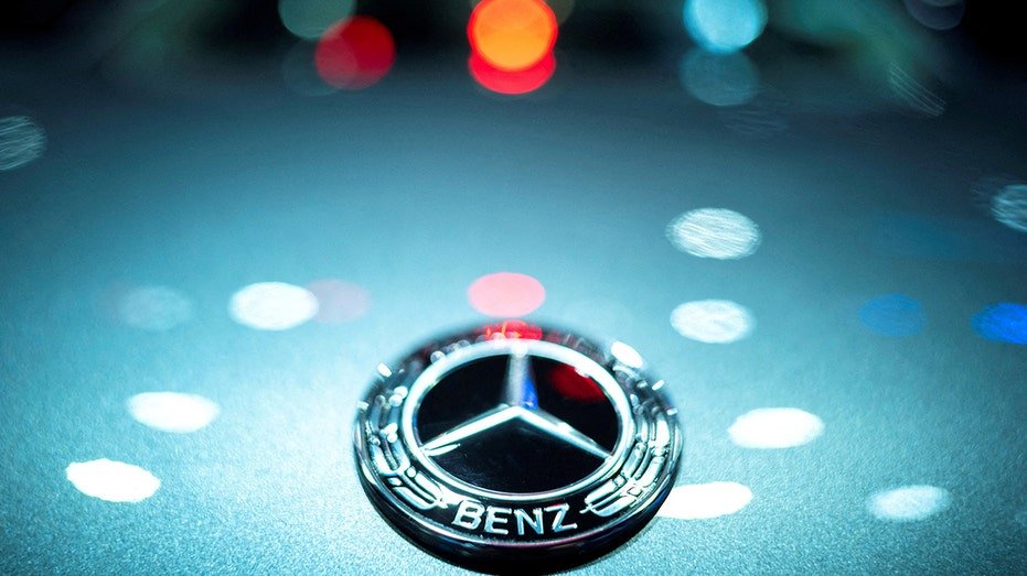 Mercedes -Benz logo
