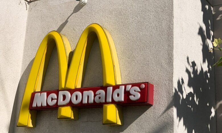 1746169903 Americans are spending less on fast food due to economic.jpg