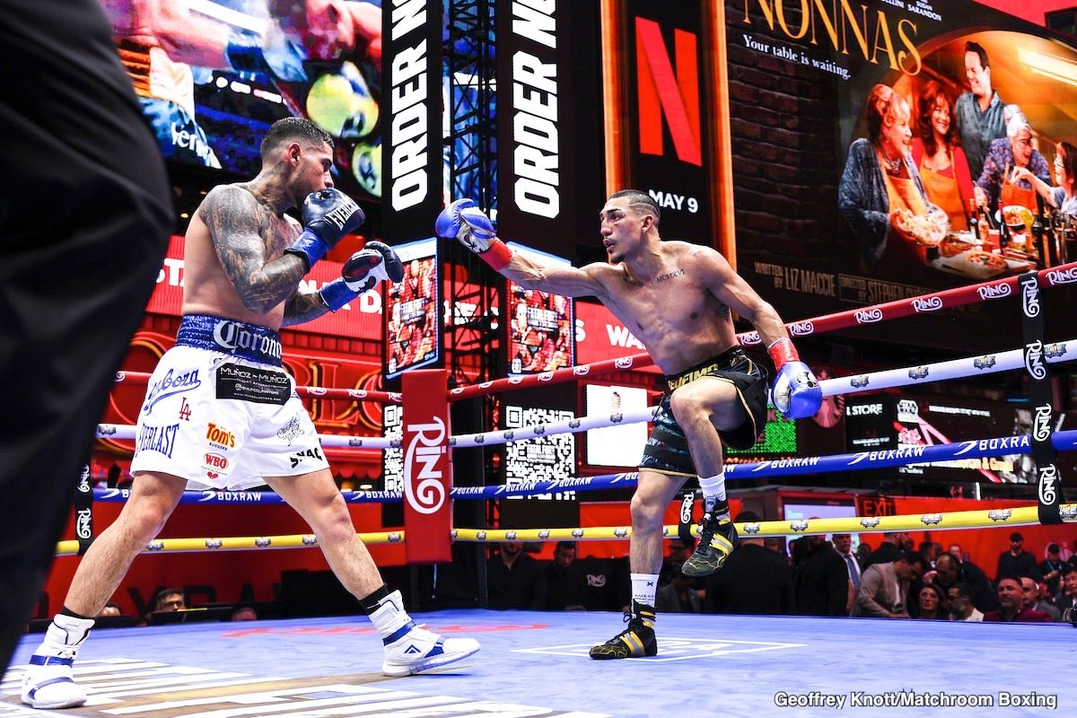 Photo: The results of the first strategy of safety: Teofimo Lopez Foreign Points Arnold Barboza Jr.