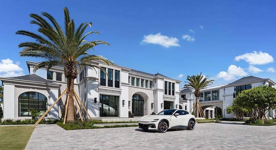 A look at the front of the house of $ 85 million in Napoli