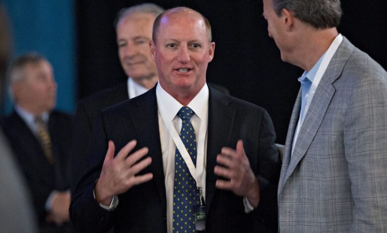 1746304235 Warren Buffett says Greg Abel should take over as Berkshire.jpg