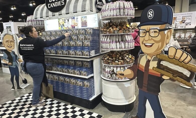 1746337084 Warren Buffett grows cash pile to 3477 billion while Berkshire.jpg