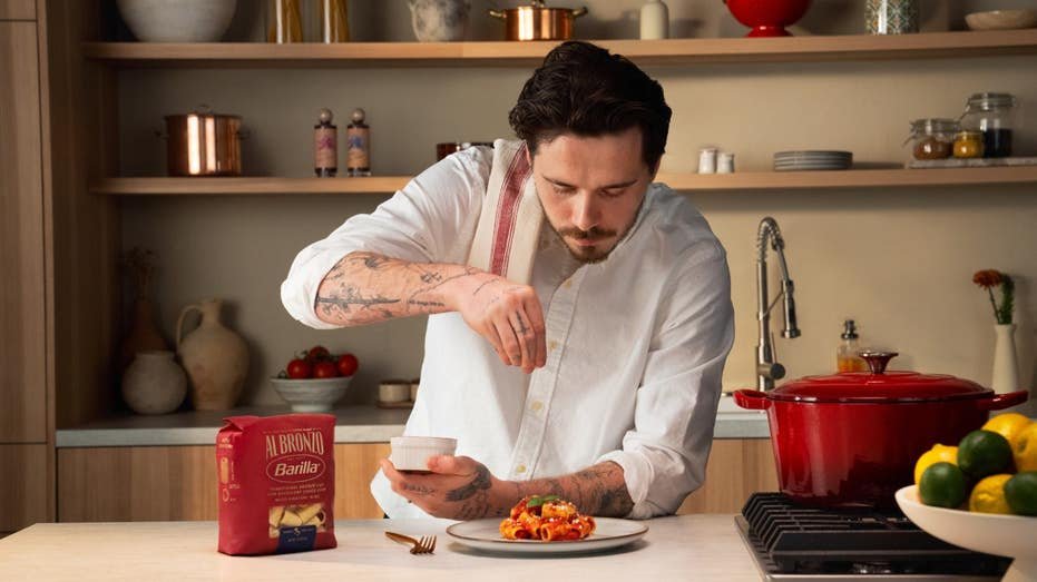Brooklyn Pitsz Beckham makes pasta with Barilla