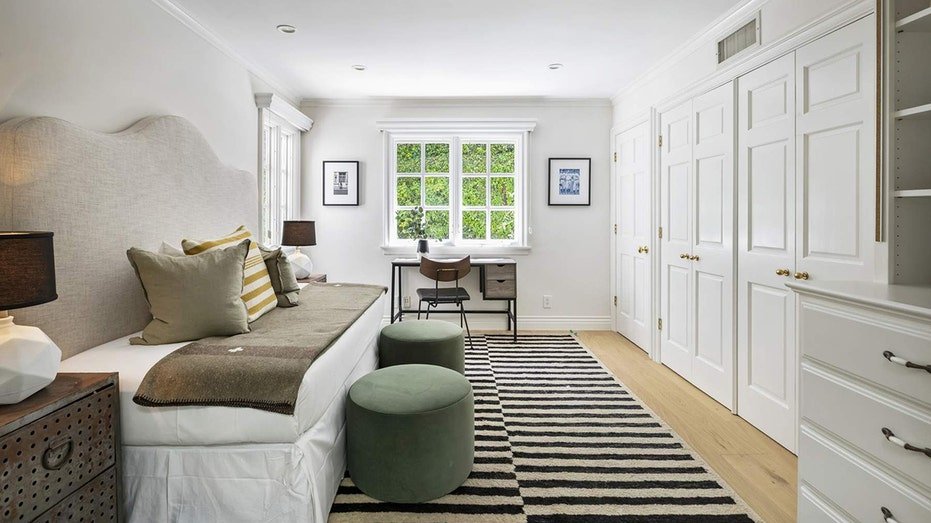 The guest bedroom can also be used with a large cabinet as an office.