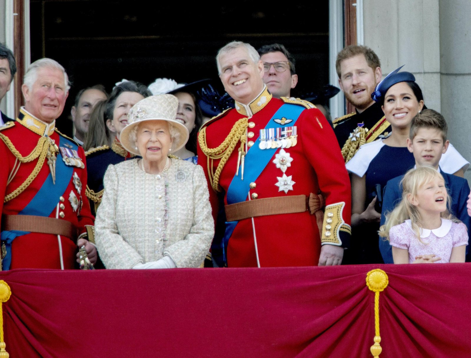 06-06-2019 England, the forces of the forces, on the occasion of the official king's birthday, in London. Queen Elizabeth II Camilla, Duchess of Cornwall, Deputy Admiral Timothy Lawrence, Prince Charles, Princess of the Prince of Wales Andrew Britain Britain Beatrice Britain Britain Ann, Duke of the Queen, Duke, Suzabeth, Mechan, Duke, Mechan, Mechan, Dick, Dick, Dick, Mechan, Mechan, Duke, Mechan, Dick, Dick Duke, Mechan, Mechan. Sussex