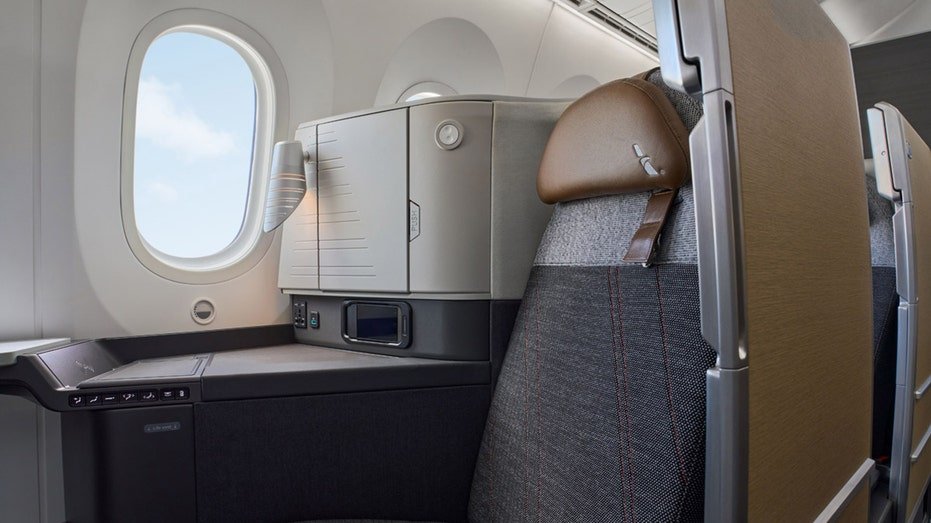 US Airways suite seat