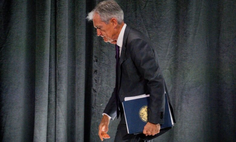 1746382837 Trump rules out firing Powell while pushing him to cut.jpg