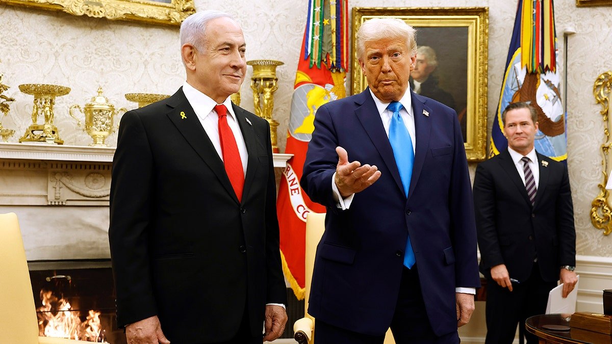 Netanyahu with Trump in an oval office