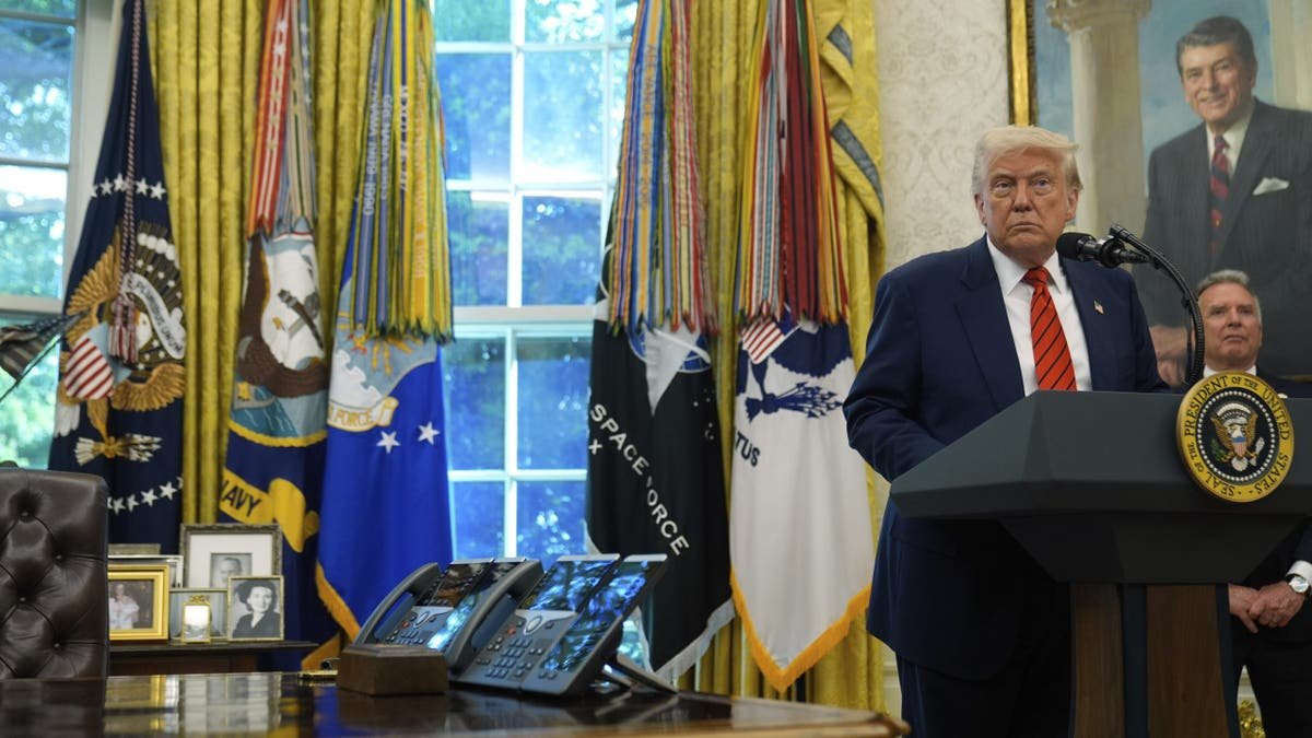 Trump is in a lecturer in the oval office