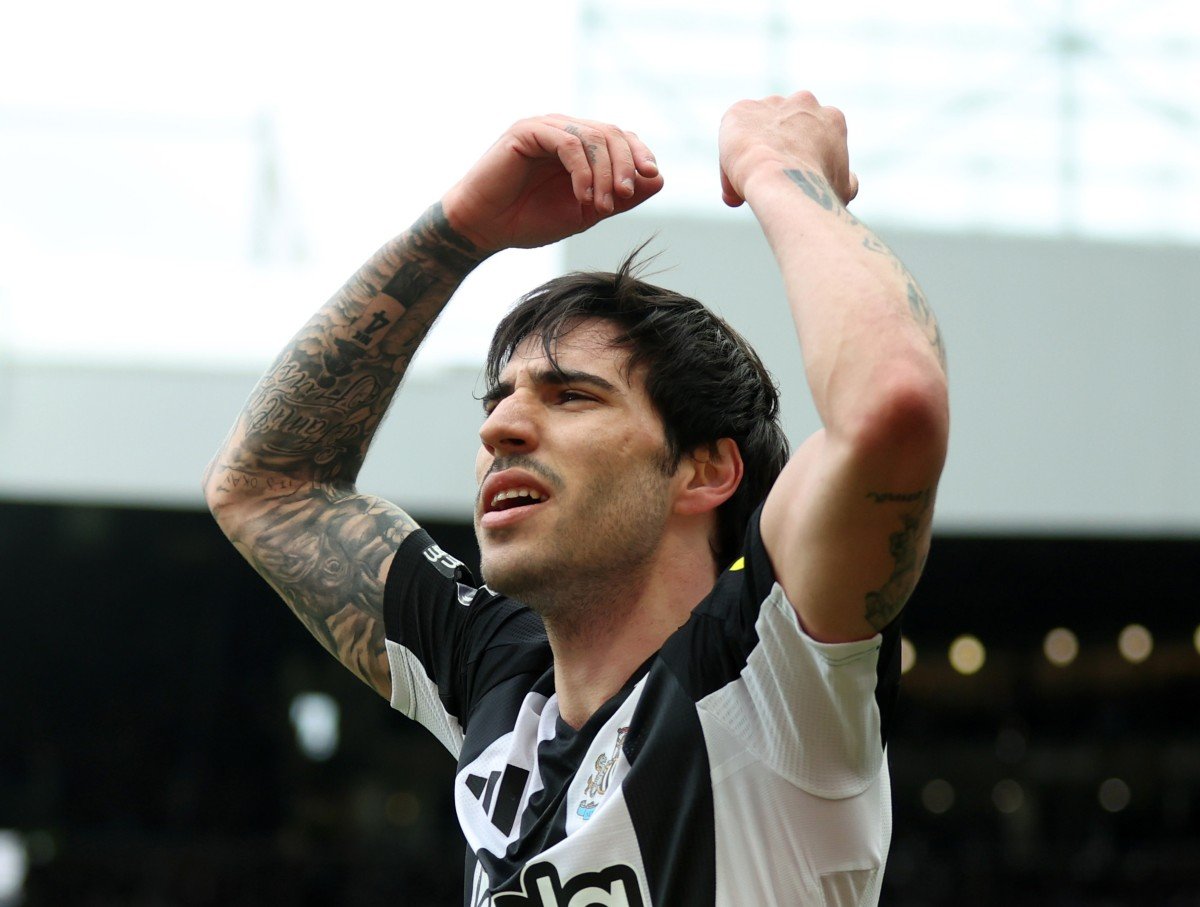 Sandro Tonali is celebrating registration in Newcastle against Man United