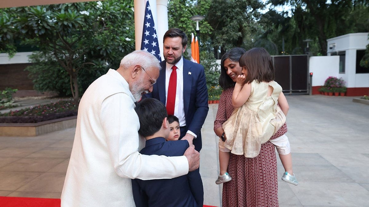 Fans Modi family meets