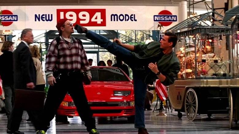 Max threatens to kick in the face of the mall in Timikop
