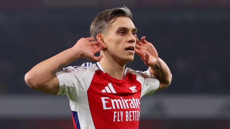 Leandro Troossard celebrates after giving Arsenal the lead