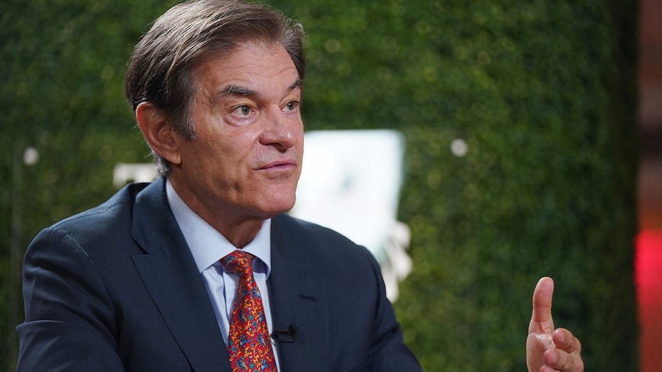 Dr. Oz wears a naval suit