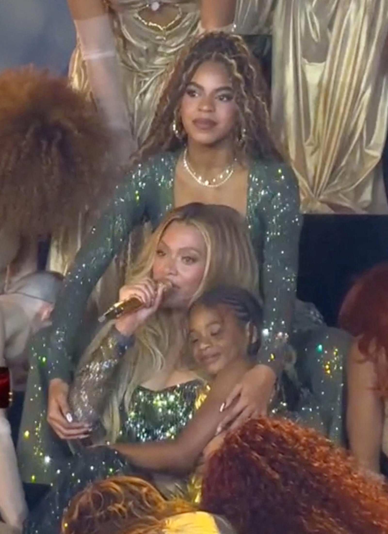 Beyonce joined the stage by Blue Evy and Rumi's daughters on the opening night from the Copy Carter tour in Los Angeles on April 28