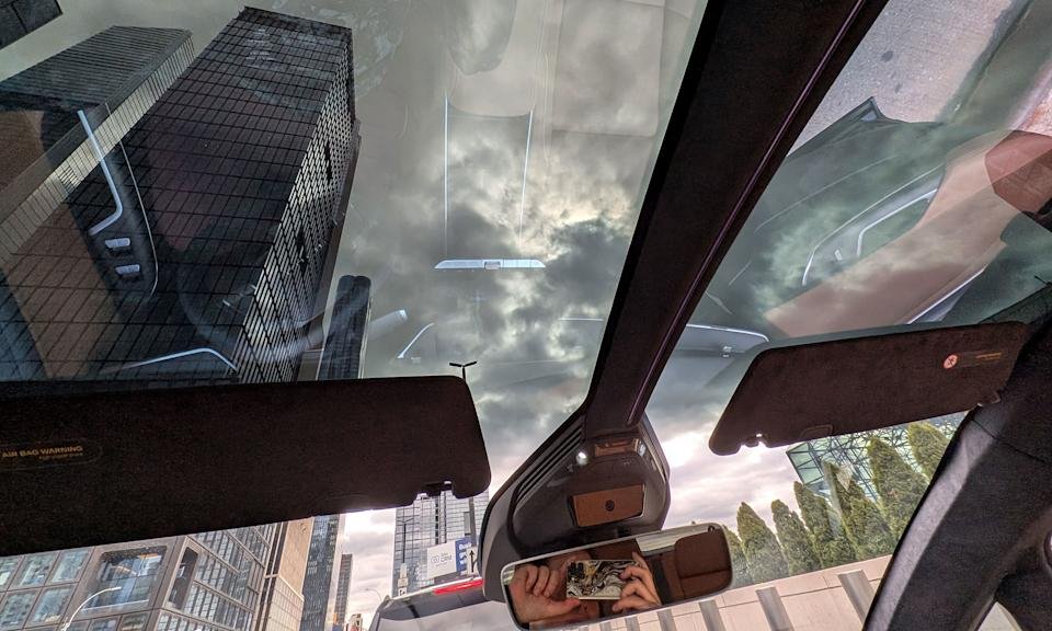 Unlike many modern cars with glass surfaces, clear gravity extends along the way to the windshield. 