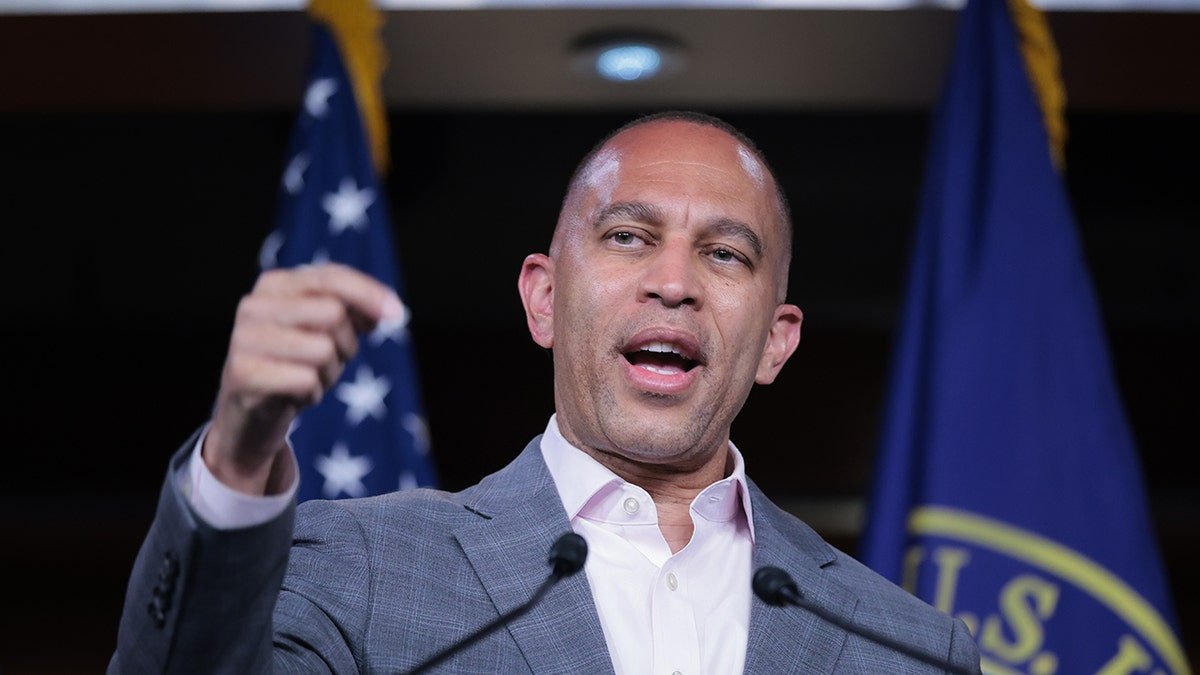 The leader of the minority in the US House of Representatives, Hakim Jeffrez