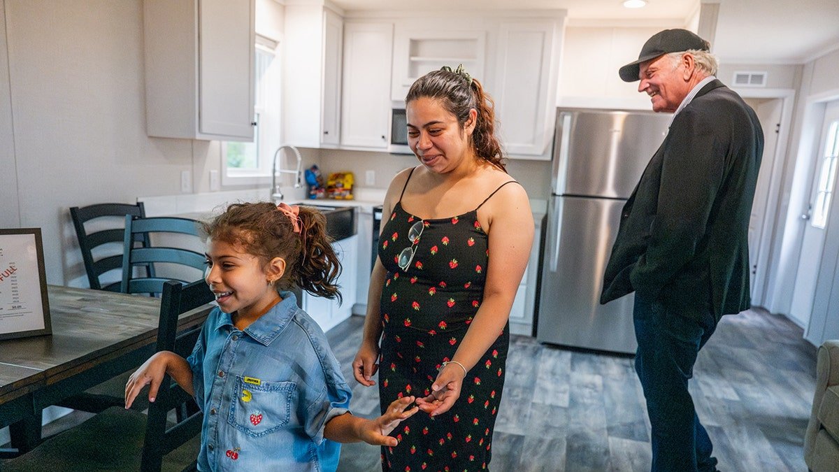 A little girl and her mother are walking in their new home with Franklin Graham during the wallet of the Samaritan portfolio