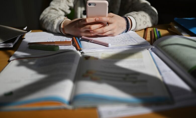 1747667122 Parent groups are hosting fairs that showcase phones with limited.jpg
