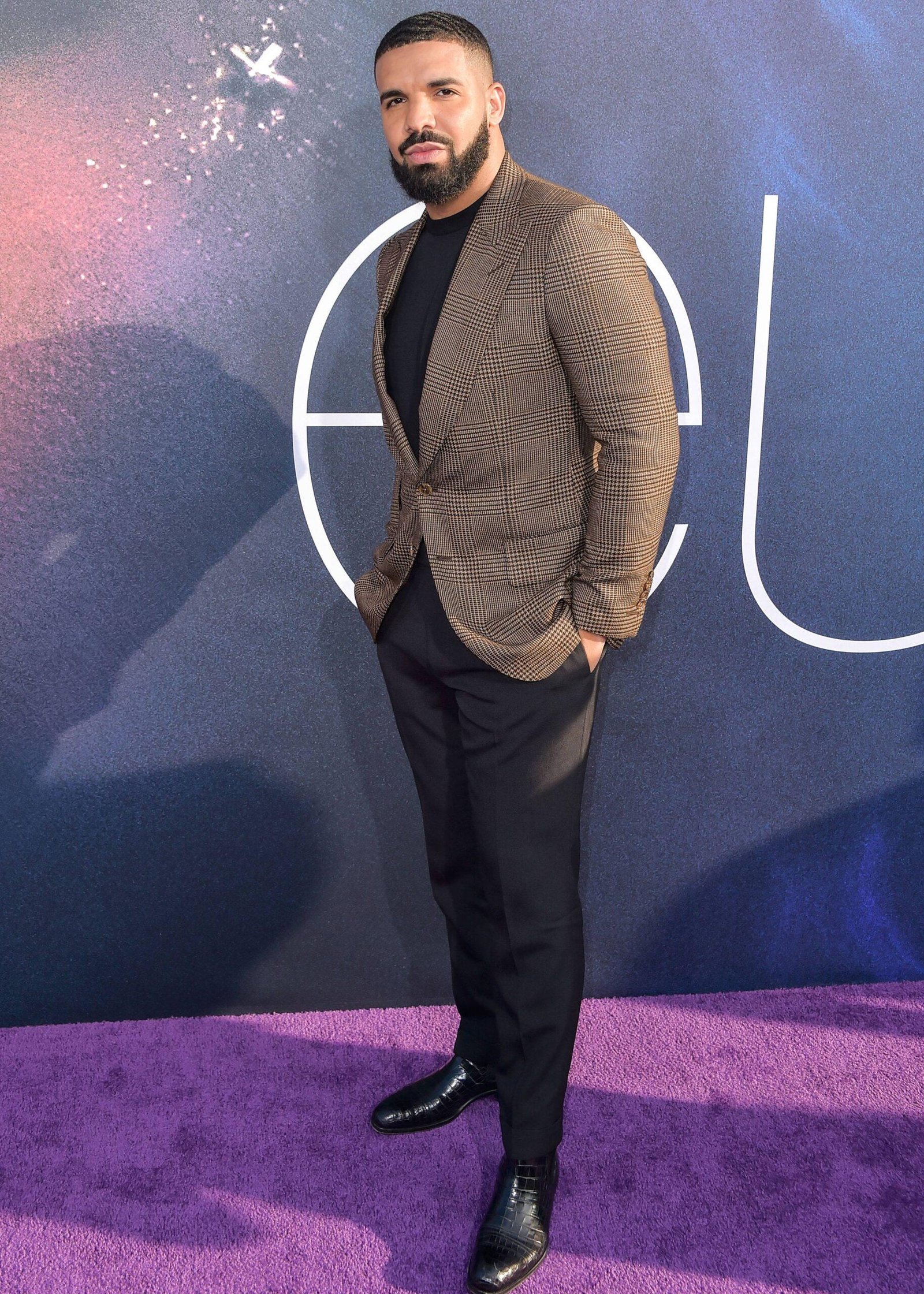 Drake makes the first historical appearance in No. 1 on Billboard Hot 100 with