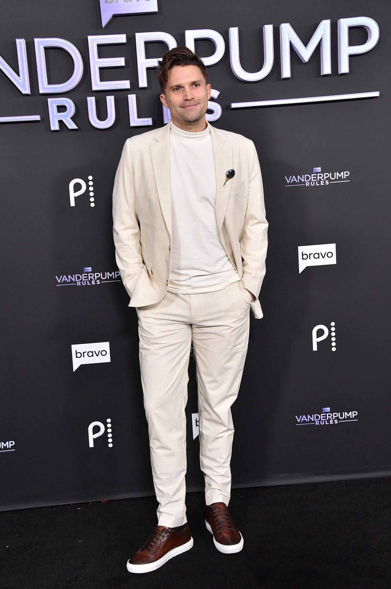 Tom Schwartz demonstrates white on the red carpet to attend an event 