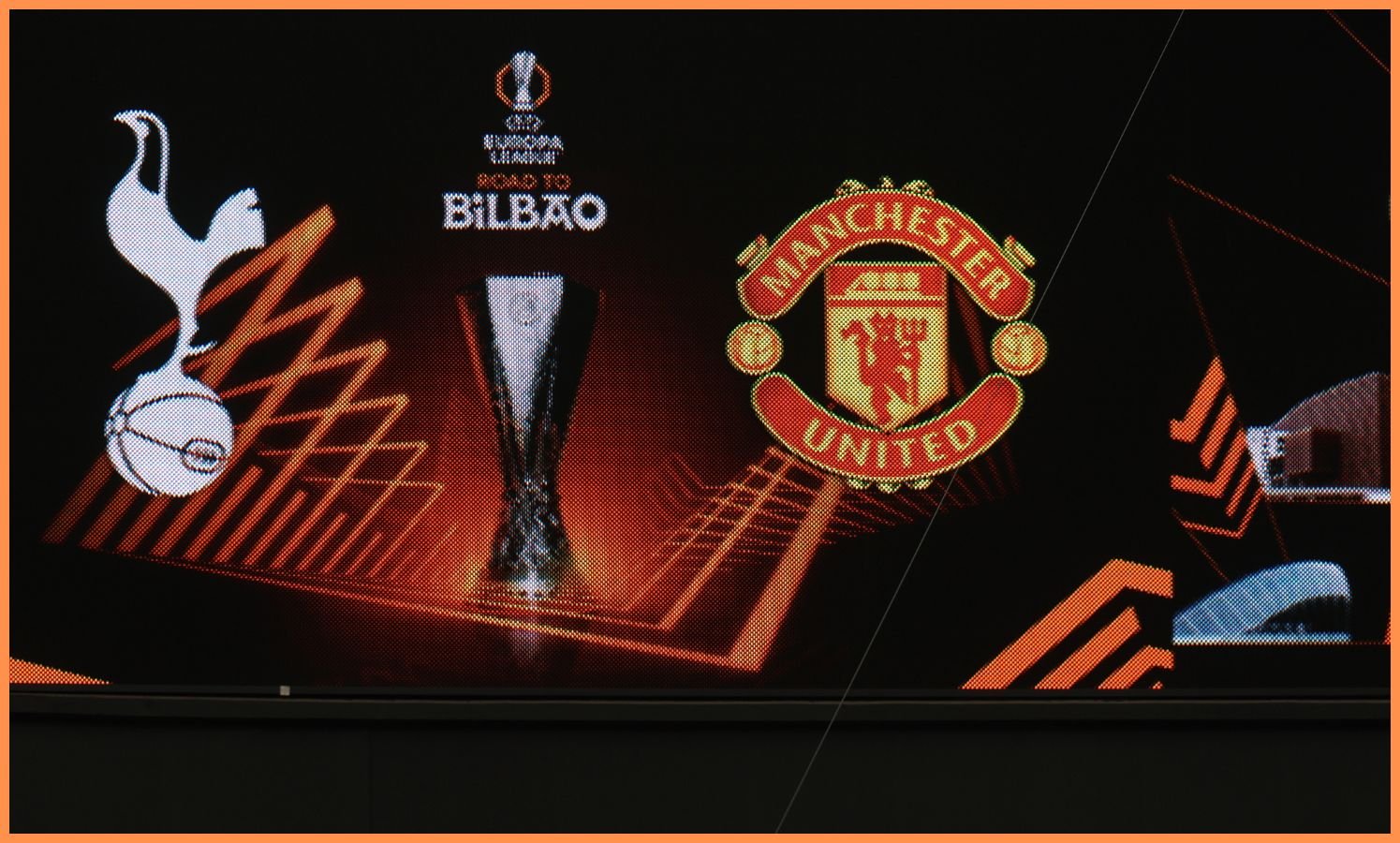 Tottenham against Manchester United, the European League on the field