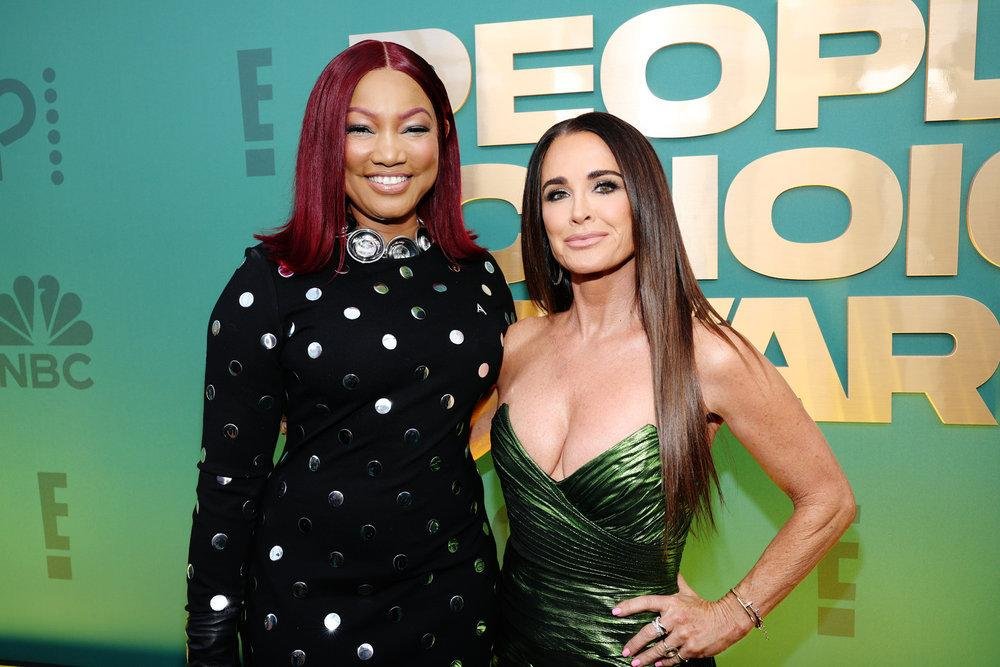 Garcelle Beauvais and Kyle Richards demonstrate together in "People's selection awards."