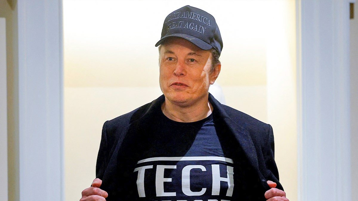 Elon Musk in "Technology" shirt