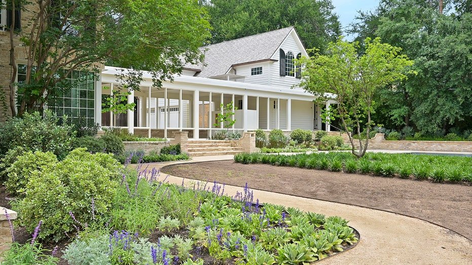 The house features a cut garden.