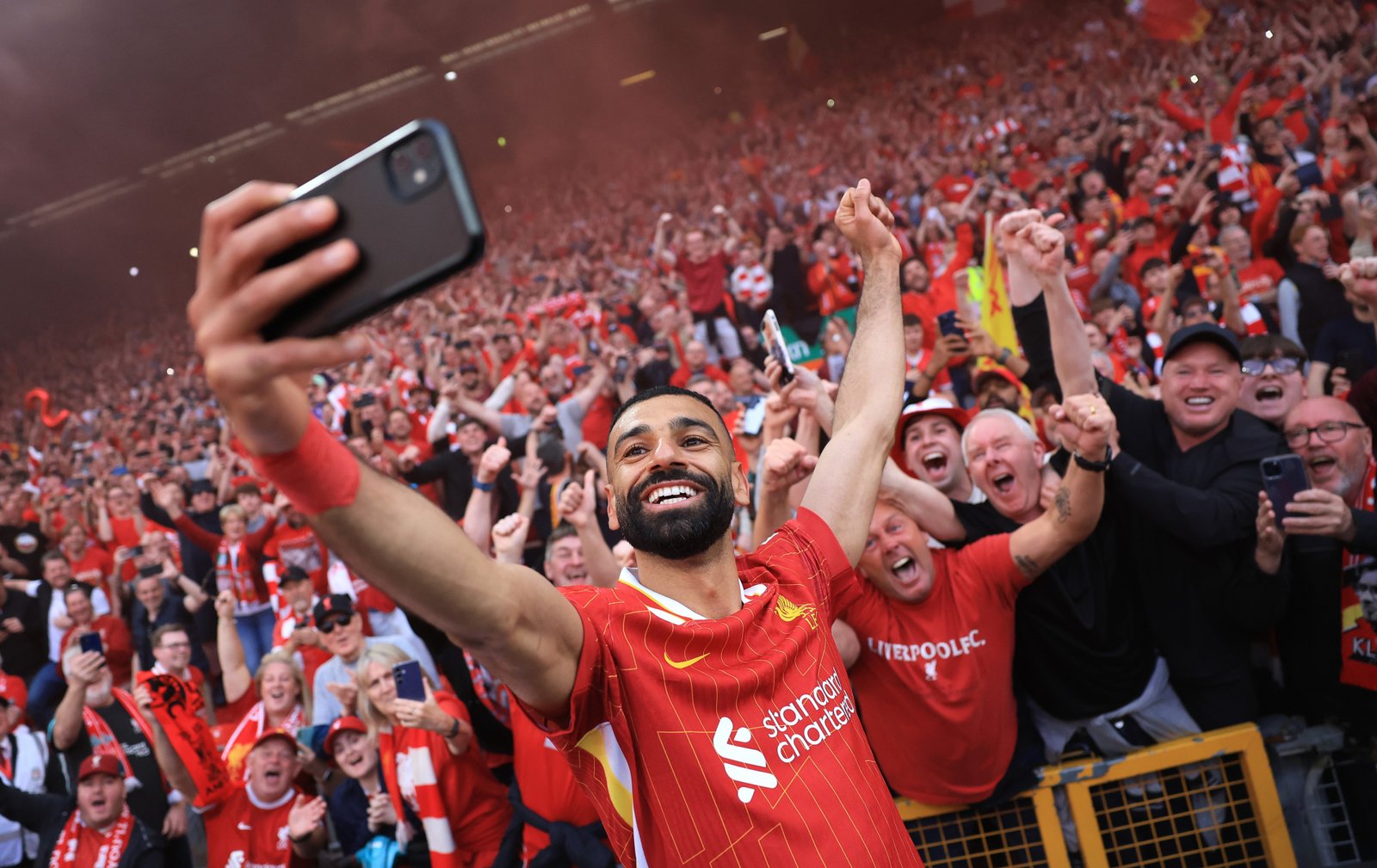 Mohamed Salah Liverpool takes a personal photo with the fans 