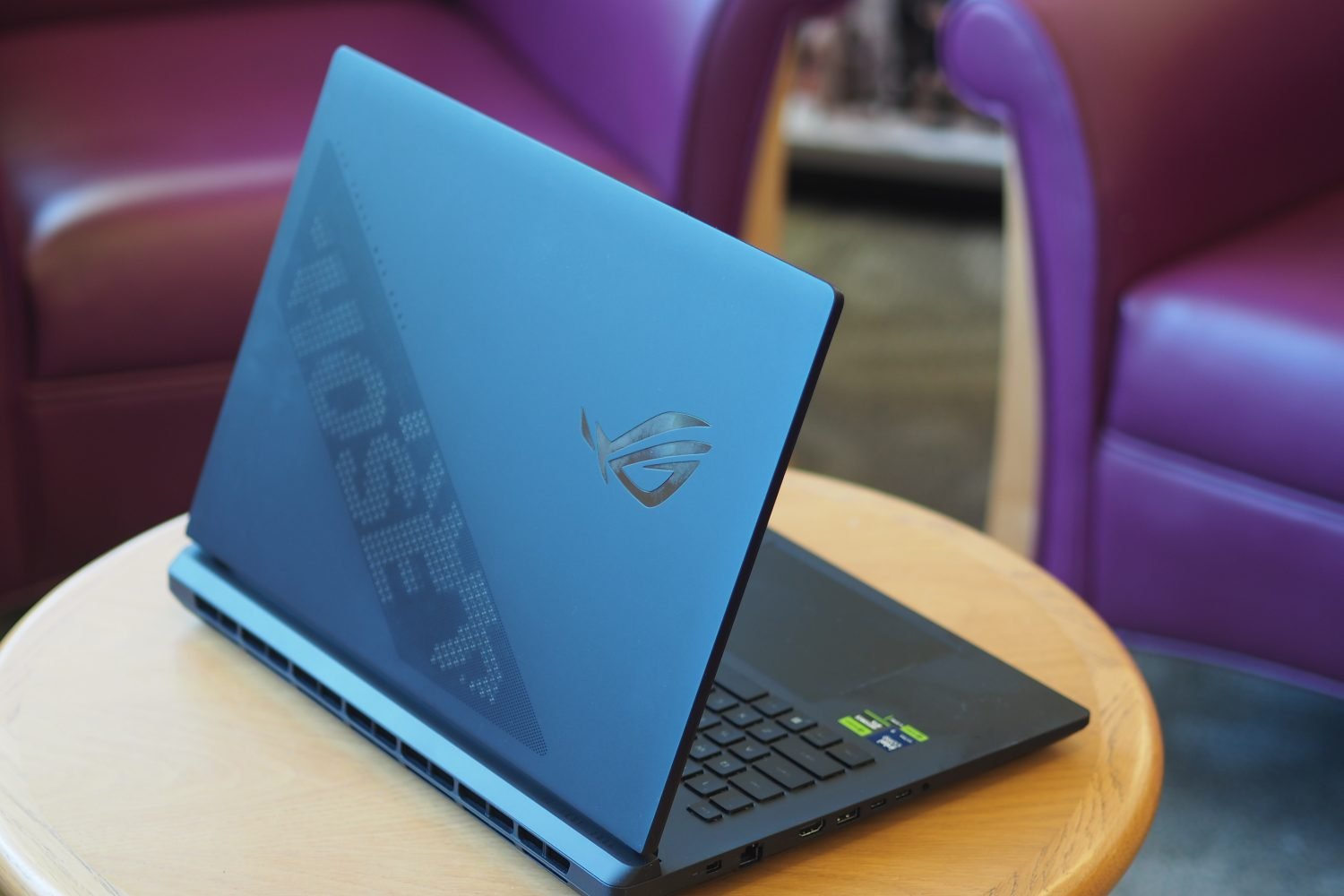 Asus Rog Strix Scar 18 2025 rear display shows the cover.