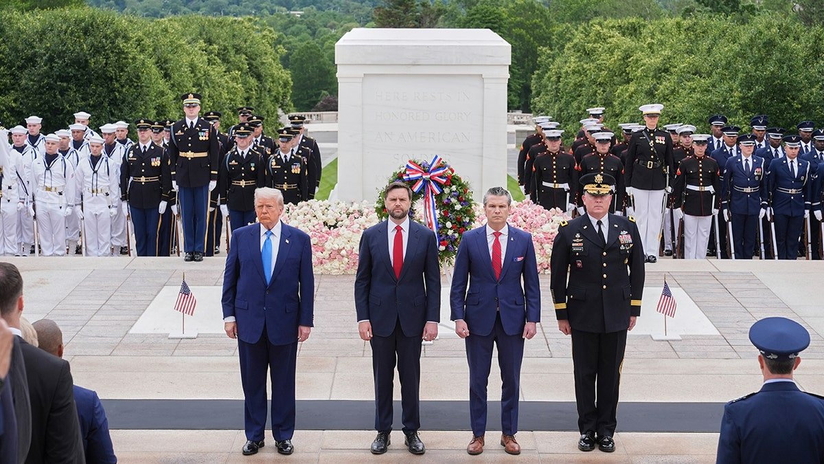 Trump, Vans, Higseth in Arlington Cemetery