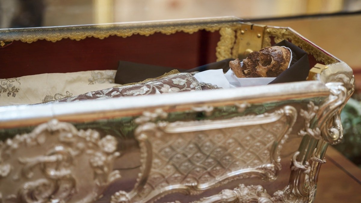 The body of Saint Teresa in Nun usually