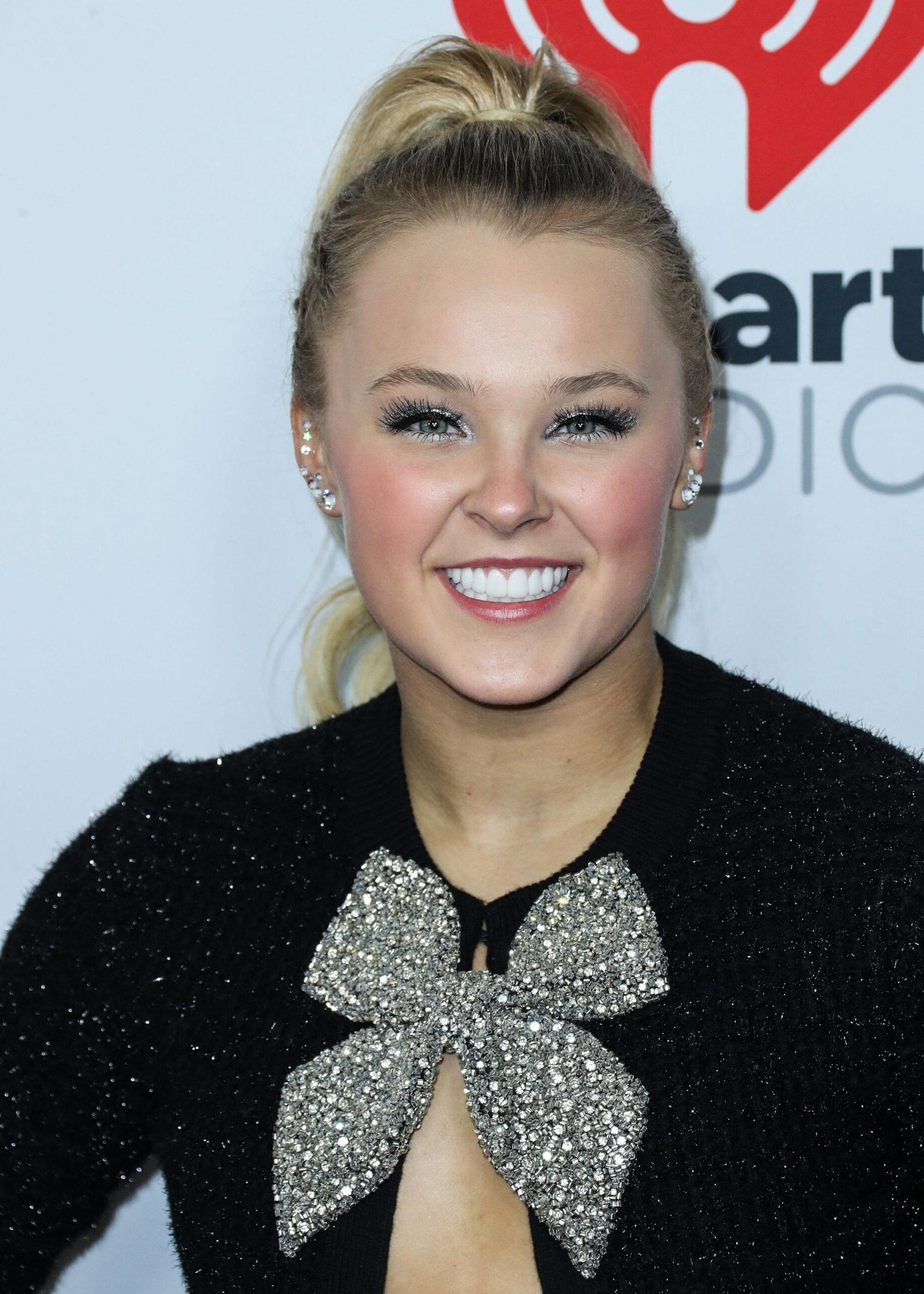 Jojo Siwa is put in iheartradio 102.7 Kiis FM's Jingle Ball 2021