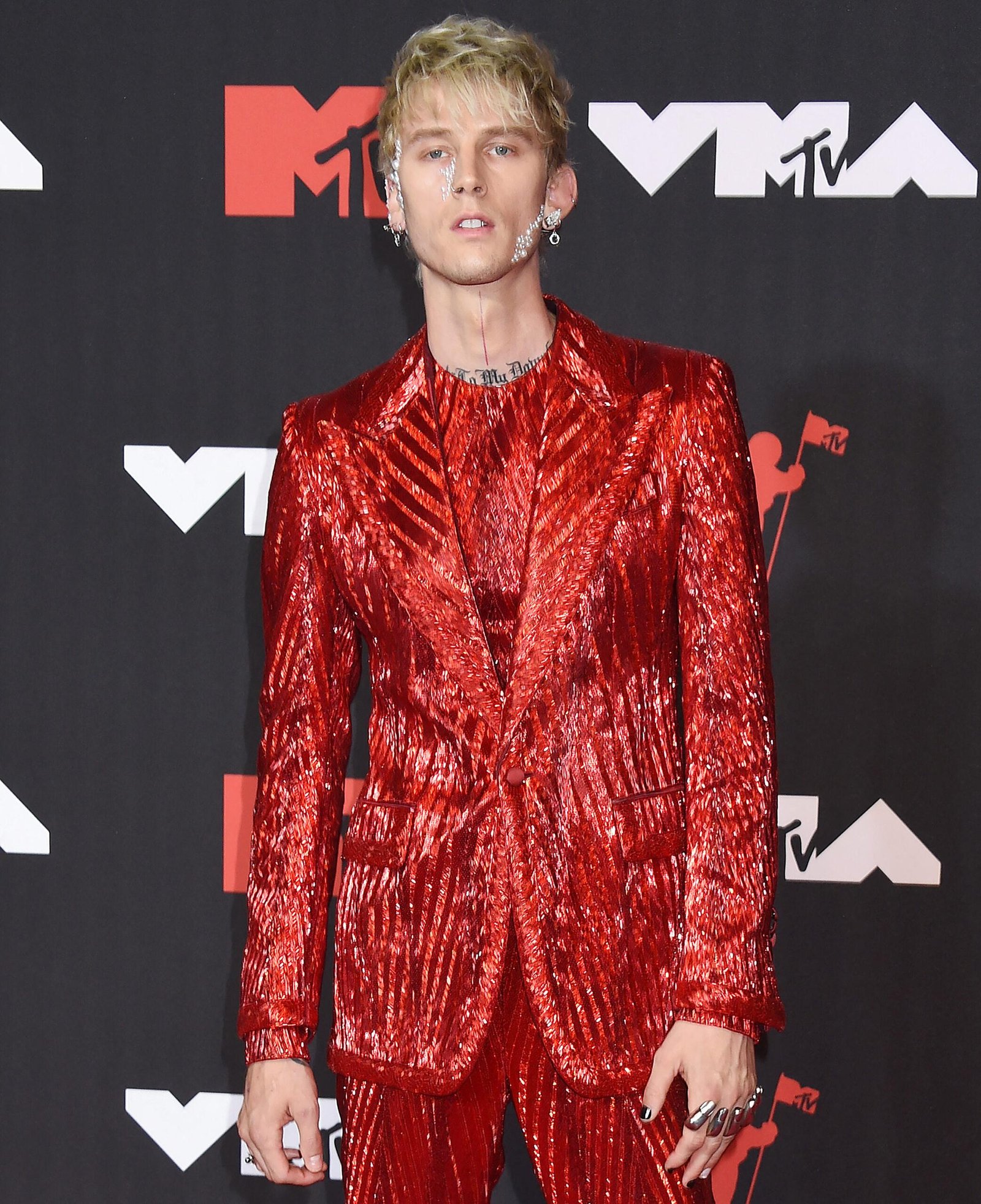 Kelly machine gun on 2021 MTV VMAS at the Barclays Brooklyn Center in New York City