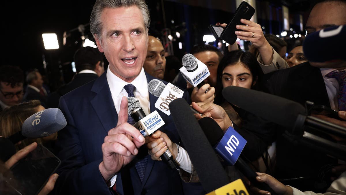 Newsom speaks to the correspondents