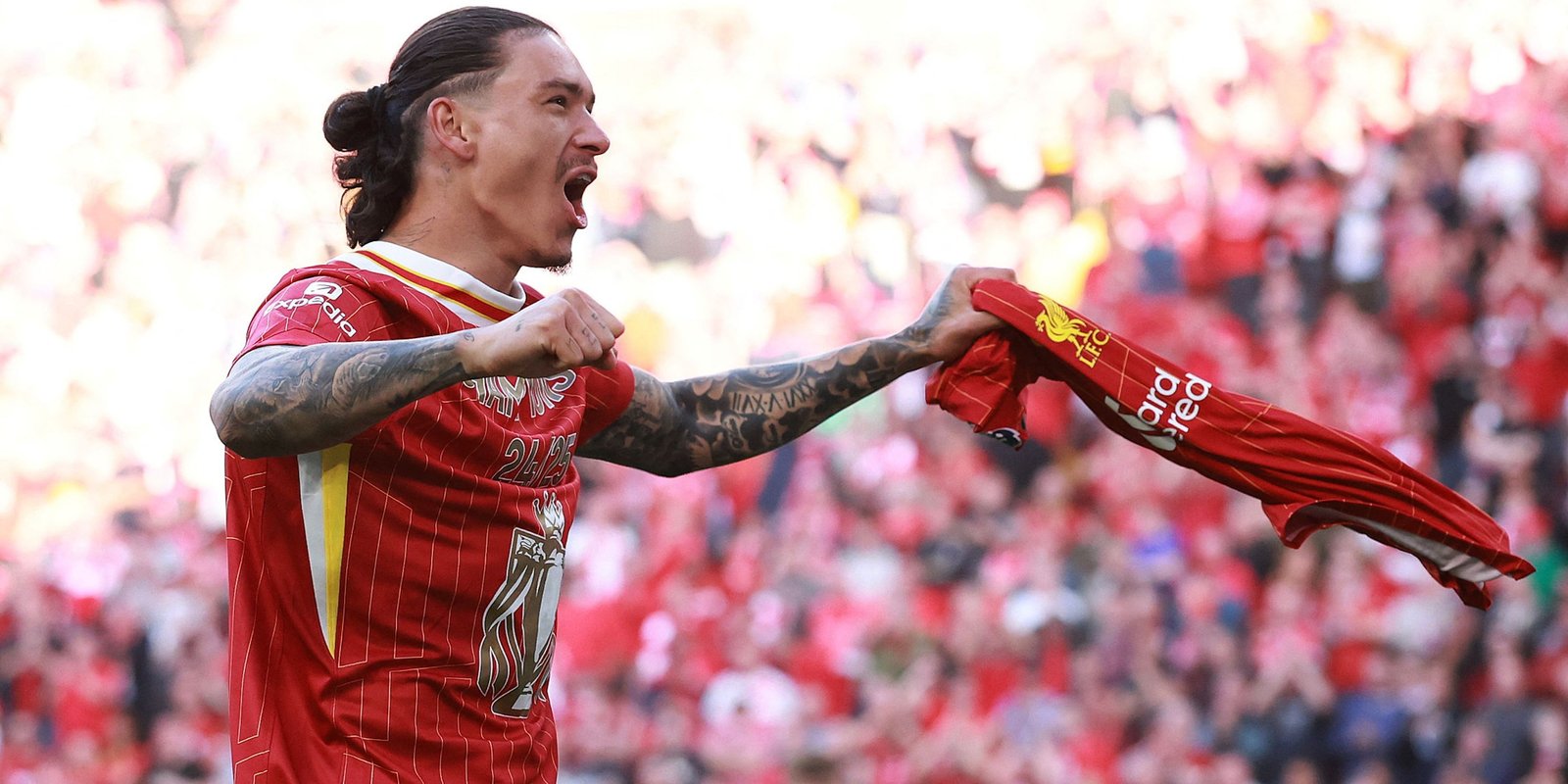 Darwin Nunez celebrates Liverpool after winning the Premier League