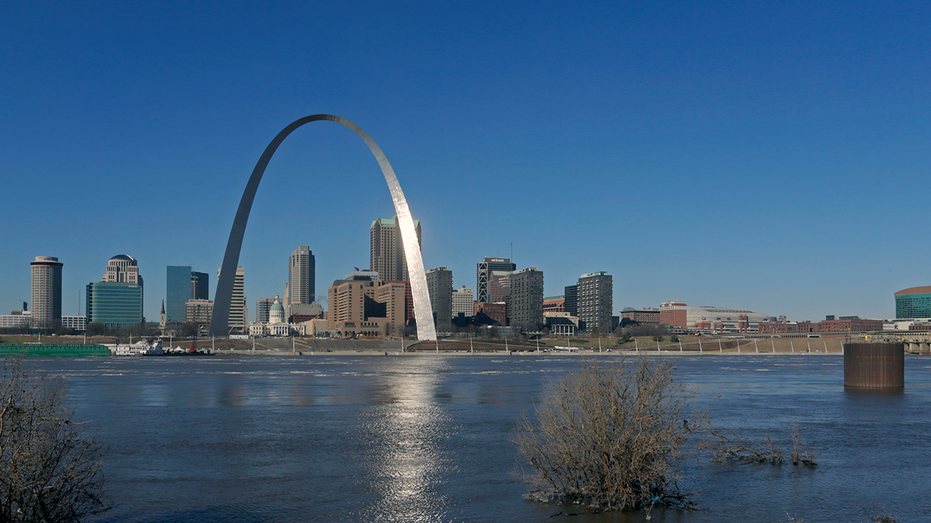 Saint Louis Horizon with Saint Louis Arch in focus
