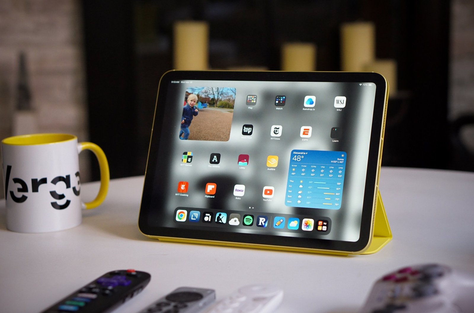 A picture of the eleventh generation iPad on a table.