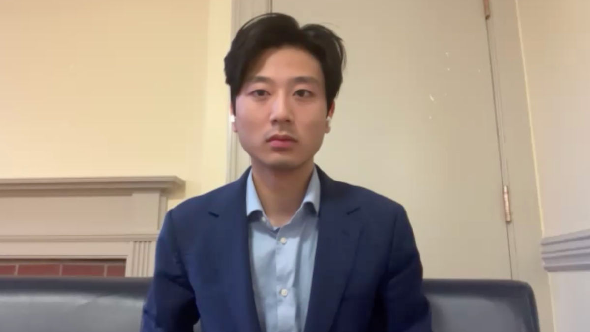 Alex Xih, a student at the University of Brown at Fox News, said in an exclusive interview, that he sent a Doug email to employees other than faculty who ask them what they are doing throughout the day to try to know why the tuition was very expensive. (Photo: Specification of the screenshot)
