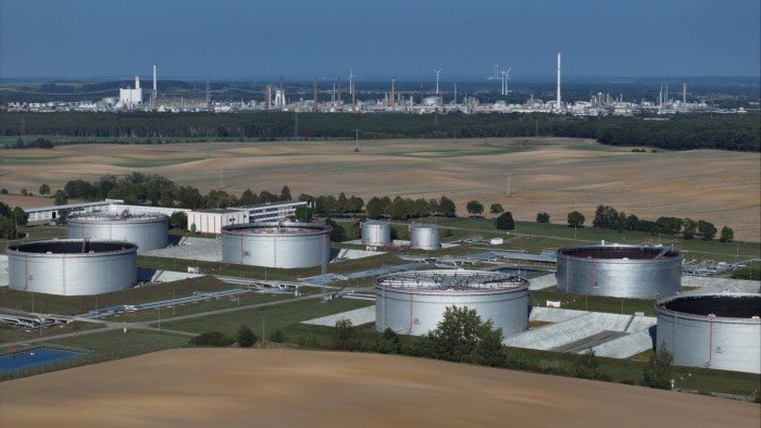 EU to set 2027 deadline for severing energy contracts with.jpg