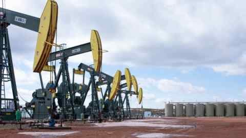 Raw pumping near Keldir, North Dakota