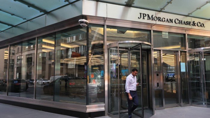 Rise in loans to US non bank financial groups raises systemic.jpg