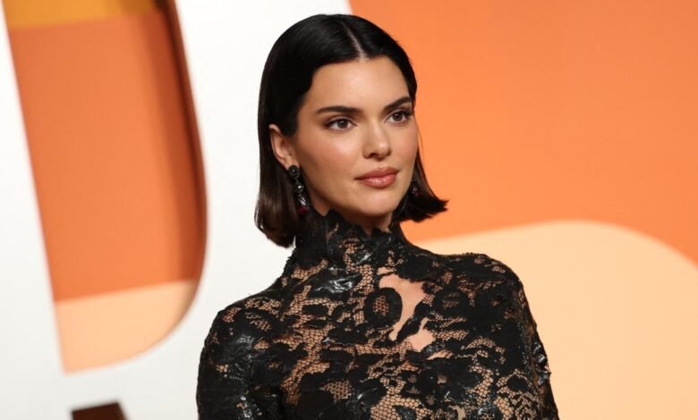 Shop Kendall Jenners Oversized Tote Bag Look on Sale for.jpg