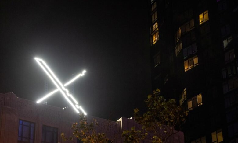 X is recovering after a data center outage.jpeg