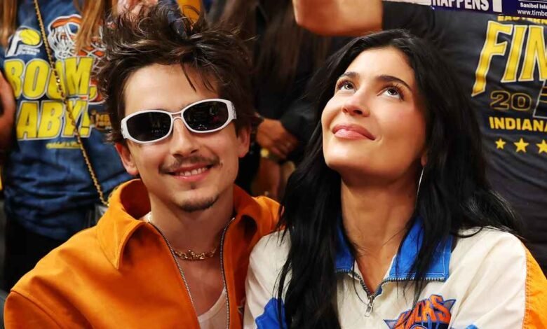 1748775761 Kylie Jenner and Timothee Chalamet Share PDA at Knicks Game.jpg
