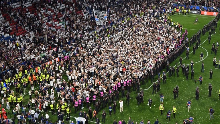 PSG fans went to the stadium in Allianz Arena after the Champions League final
