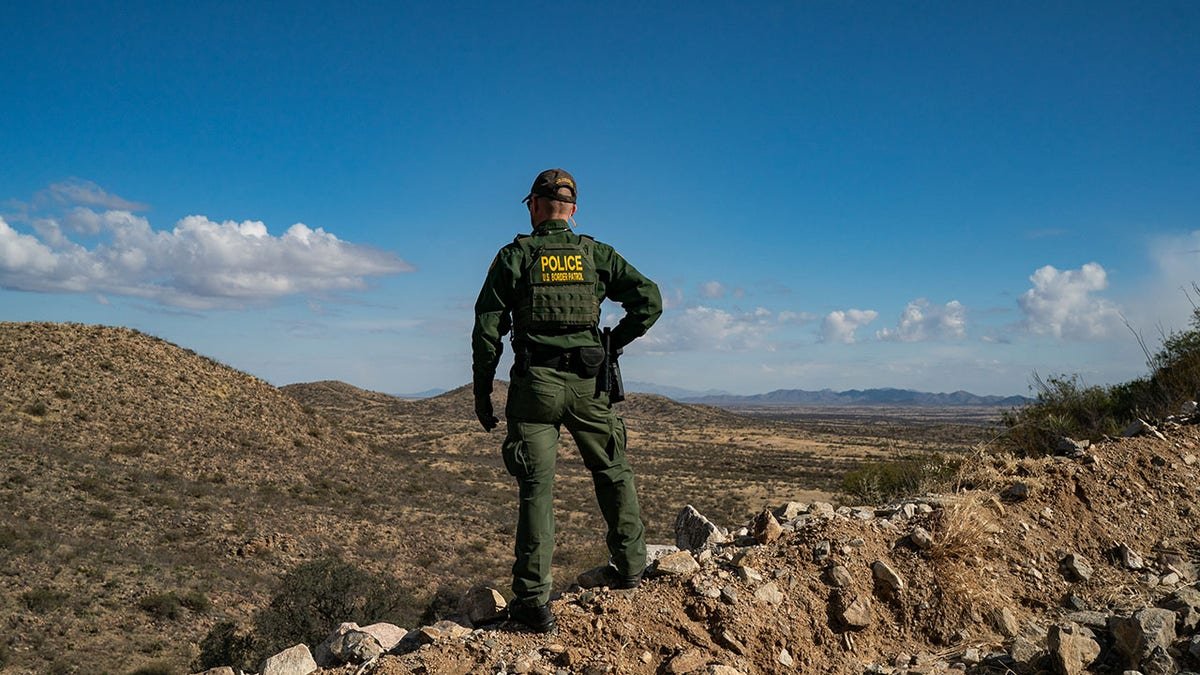 Border agent Arizona