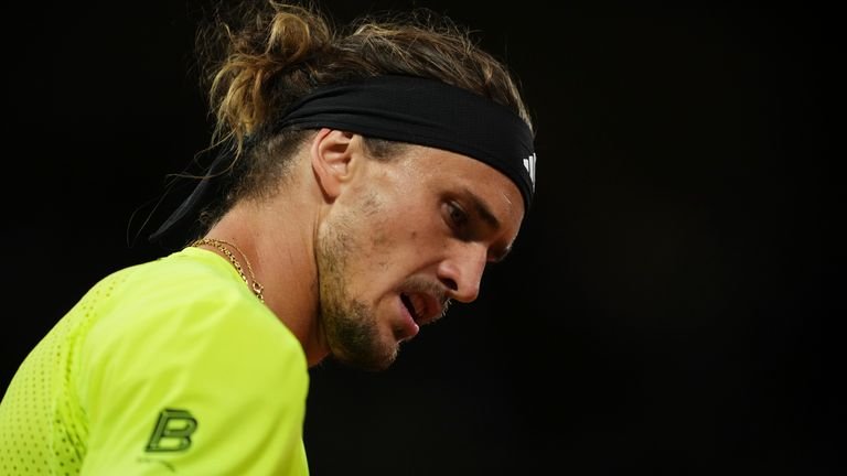 Alexander Zafer in Germany is preparing to serve against Novak Djokovic in Serbia during their match in the quarter -finals of French opened tennis at the Roland Garros stadium in Paris, Wednesday, 4 June 2025. (AP Photo/Lindsey Wasson)